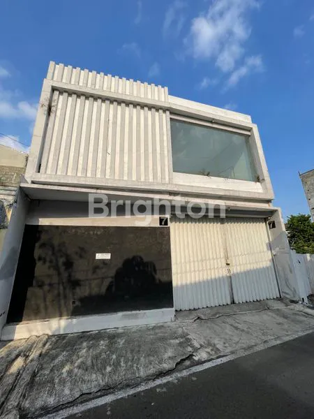 image RUMAH MEWAH STRATEGIS TENGAH KOTA SOLO (1)