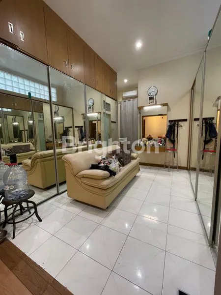 image RUMAH MEWAH STRATEGIS TENGAH KOTA SOLO (4)