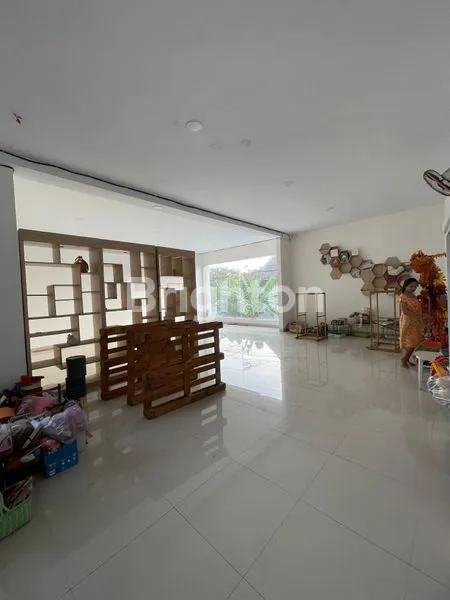 image RUMAH MEWAH STRATEGIS TENGAH KOTA SOLO (7)