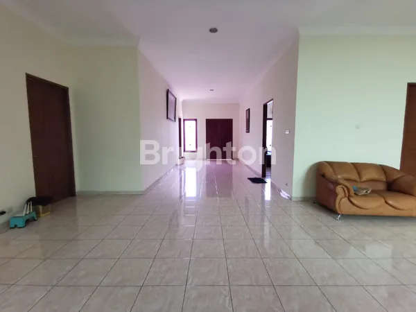 image RUMAH SIAP HUNI 2 LANTAI DARMO HILL (3)