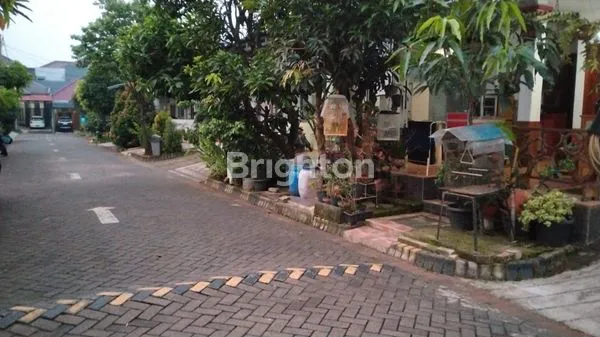 image RUMAH SIAP HUNI DALAM KOMPLEK LINGKUNGAN ASRI  (5)