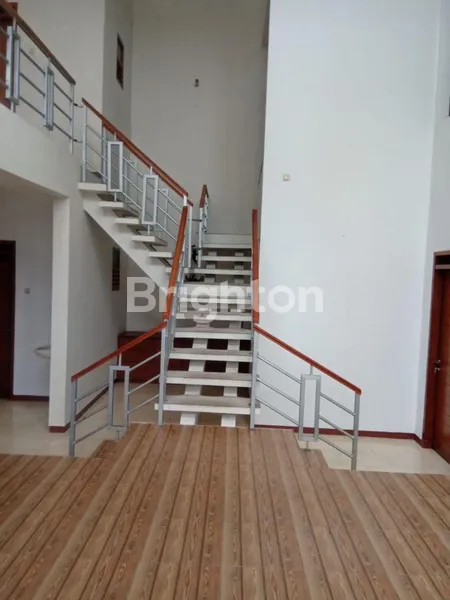 image RUMAH 2 LANTAI NYAMAN DAN LUAS DI PERUMAHAN BUMI SARIWANGI (3)