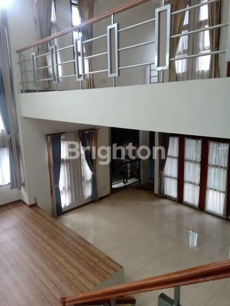 image RUMAH 2 LANTAI NYAMAN DAN LUAS DI PERUMAHAN BUMI SARIWANGI (4)