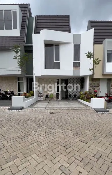 image JUAL THE PAXTON , RUMAH MEWAH MODERN 2 LANTAI, BERADA DI TENGAH KOTA MALANG, DEKAT DENGAN BALAIKOTA, BENGAWAN SOLO, AMPRONG, BUNULREJO,JAWA TIMUR (1)