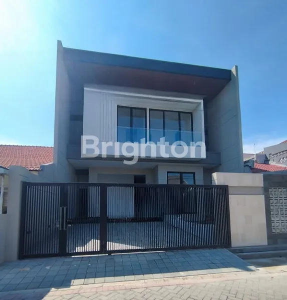 image RMH PREMIUM BARU GRESS MANYAR, UKURAN RUMAH IDEAL DAN SIAP HUNI (1)