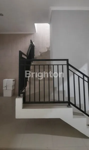 image PRAPEN, RUMAH 2 LANTAI, RUANG LOS, NEGO TIPIS (5)