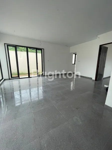 image RUMAH CANTIK DAN MEWAH DI PERMATA RIVERVIEW SAPPHIRE (2)