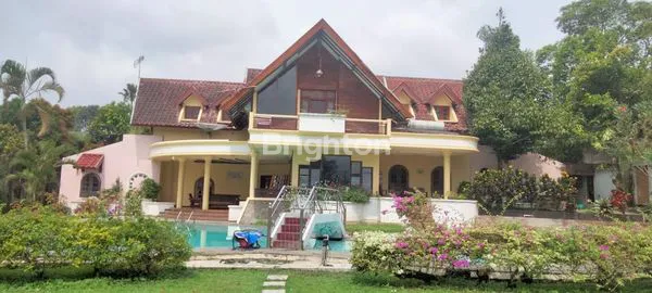 image VILLA LENGKAP FASILITAS DI BATU (1)