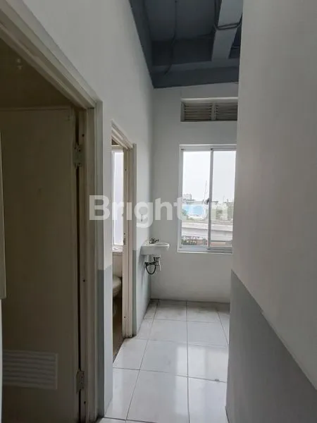 image RUMAH KOS 15 KAMAR LOKASI STRATEGIS JALAN RAYA DEPAN HALTE BUSWAY (5)