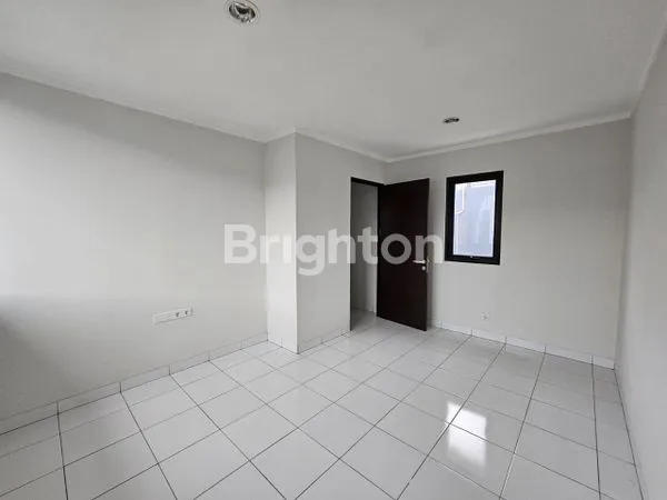 image RUMAH BARU 2 LANTAI CLUSTER DAYANA SUMMARECON, AKSES TOL DEKAT PUSAT KOTA (7)