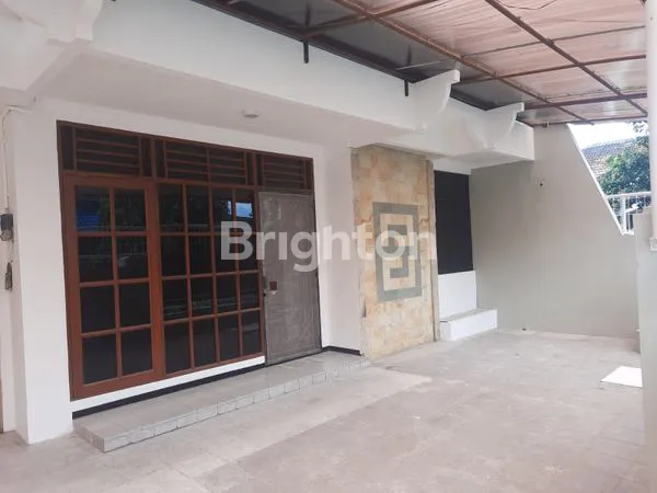 image RUMAH SIAP HUNI FULL FURNISH 1,5 LANTAI DI SOLO BARU (1)