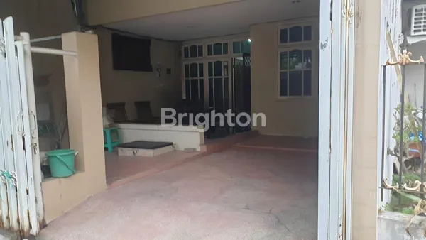 LOKASI STRATEGIS DEKAT CIPUTRA WORLD JL.WONOKITRI INDAH SURABAYA BARAT BELAKANG HOLLAND TERANG BULAN, 2 LANTAI, SHM, SEMI FURNISH