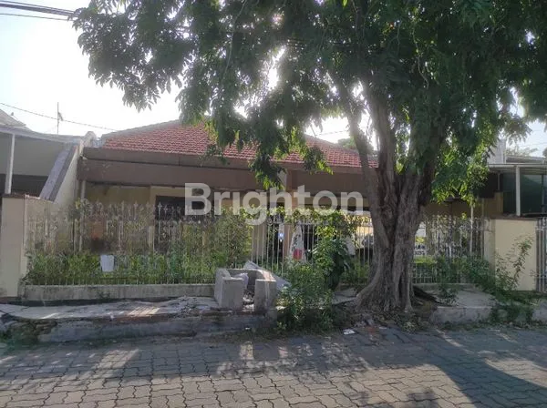 image RUMAH LAMA HITUNG TANAH DHARMAHUSADA DEKAT SUPERINDO HADAP TIMUR (1)