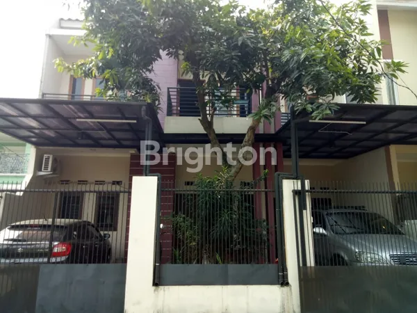image RUMAH SANGAT TERAWAT 2 LANTAI DI BSD SEKTOR 1.3 (1)