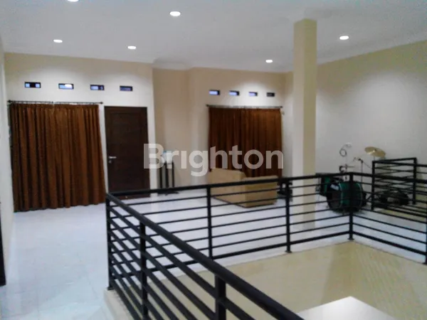 image RUMAH SANGAT TERAWAT 2 LANTAI DI BSD SEKTOR 1.3 (5)