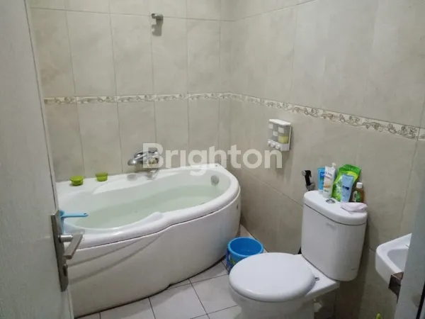 image RUMAH SANGAT TERAWAT 2 LANTAI DI BSD SEKTOR 1.3 (7)