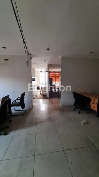 image RUKAN 4 LANTAI LOKASI STRATEGIS SOEPOMO TEBET (4)