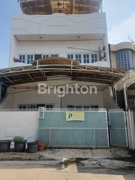 image RUMAH DENGAN RUANGAN BESAR DI PLUIT (1)