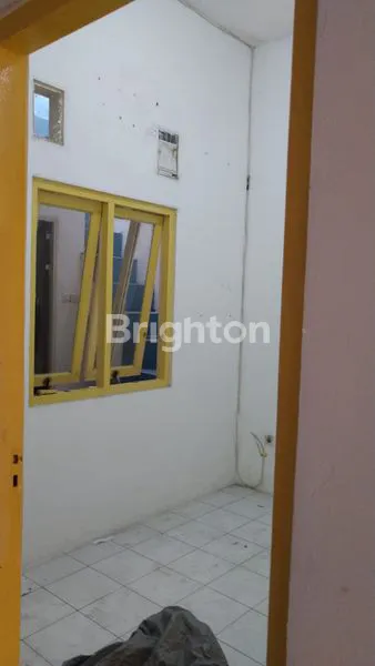 image RUMAH BARU RENOV SIAP HUNI DENGAN HARGA TERJANGKAU DENGAN LOKASI STRATEGIS DI CITRALAND SELANGKAH KE JLLB SURABAYA (2)