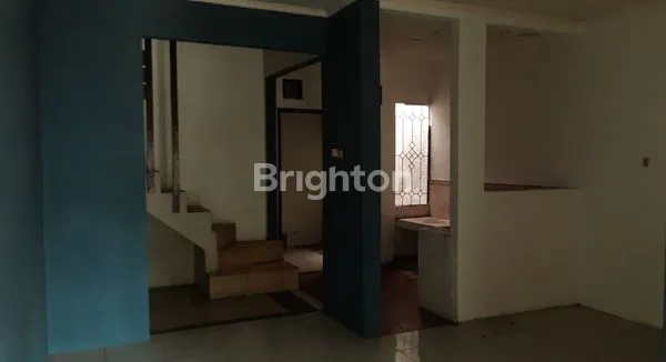 image RUMAH DUA LANTAI SIAP HUNI (4)