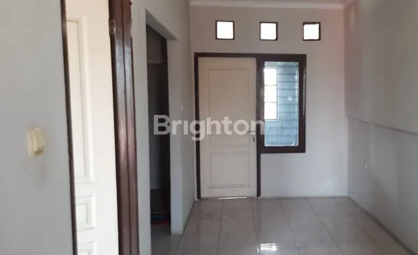 image RUMAH DUA LANTAI SIAP HUNI (6)