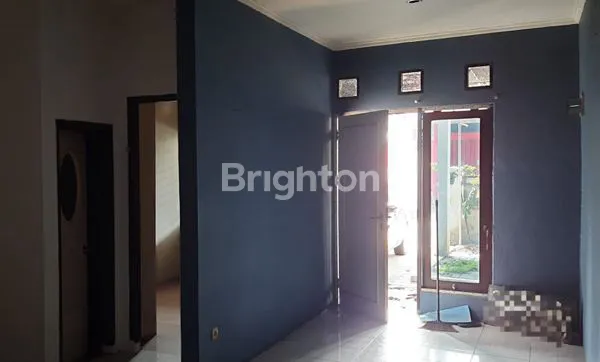 image RUMAH DUA LANTAI SIAP HUNI (3)