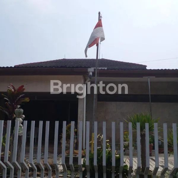 RUMAH ASRI 2 LANTAI DI LOKASI STRATEGIS AMAN DAN NYAMAN HARGA NEGO!!