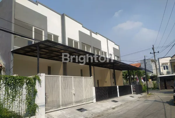 image RUNGKUT RUMAH BARU SIAP HUNI SISA 1 UNIT SELANGKAH DARI MERR, UPN (3)