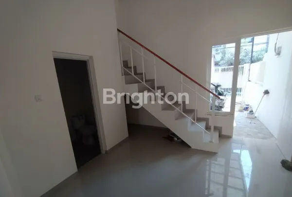 image RUNGKUT RUMAH BARU SIAP HUNI SISA 1 UNIT SELANGKAH DARI MERR, UPN (5)