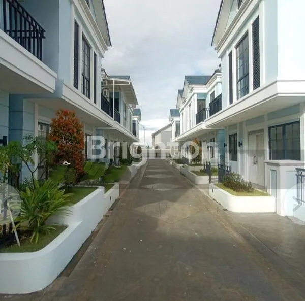 image RUMAH KONSEP DOUBLE DECKER LAVON CIKUPA (2)