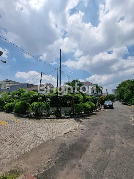 image RUMAH HITUNG TANAH, LOKASI STRATEGIS JL PANJANG JIWO SURABAYA (5)