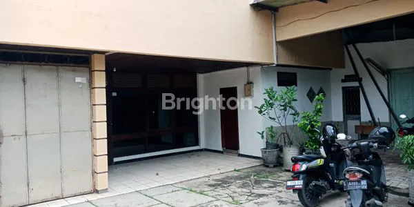 image RUMAH DI AREA KOMERSIAL JALAN BILITON, SURABAYA PUSAT (2)