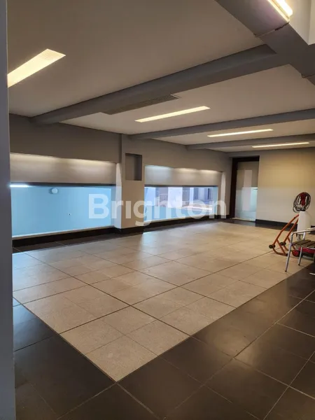 image RUMAH 3 LANTAI SEMI FURNISH DI INTERCON KEBON JERUK JAKARTA BARAT (2)