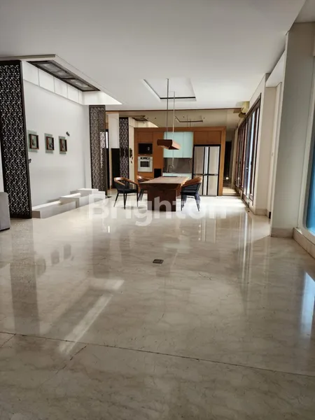 image RUMAH 3 LANTAI SEMI FURNISH DI INTERCON KEBON JERUK JAKARTA BARAT (5)