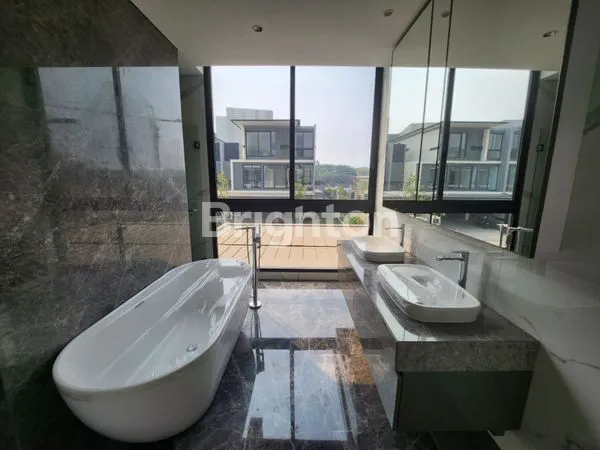 image RUMAH CLUSTER LYNDON SIAP HUNI POSISI HOEK NAVAPARK BSD TANGERANG  (6)