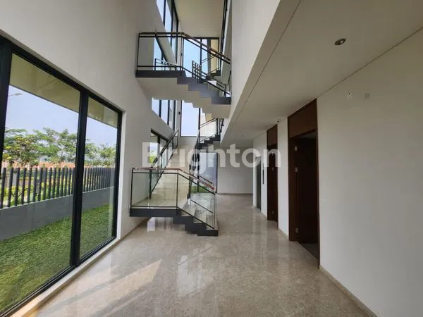 image RUMAH CLUSTER LYNDON SIAP HUNI POSISI HOEK NAVAPARK BSD TANGERANG  (3)