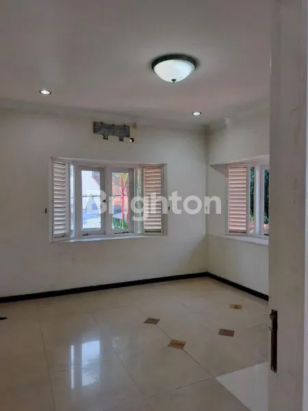 image TURUN HARGA RUMAH 1 ½ LANTAI PENJARINGAN SARI DENGAN LUAS SUPER LEGA (5)