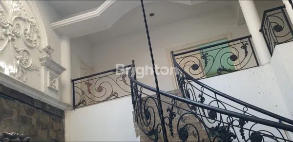 image RUMAH MEWAH SIAP HUNI (4)