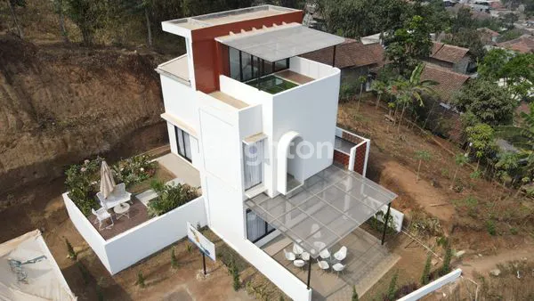 image RUMAH MEWAH DI ATAS AWAN DENGAN VIEW  360°  ,EMERALDA KINGSTON 75 PADALARANG BANDUNG (1)