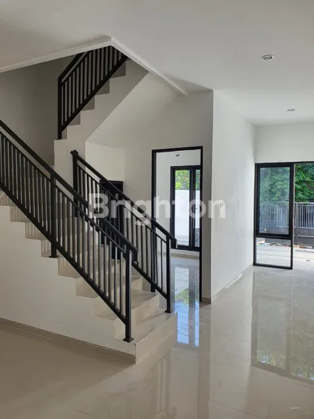 image RUMAH BARU 2 LANTAI MINIMALIS NIRWANA EKSEKUTIF DEKAT CLUBHOUSE, MERR, RUNGKUT, BARUK, AKSES TOL (3)