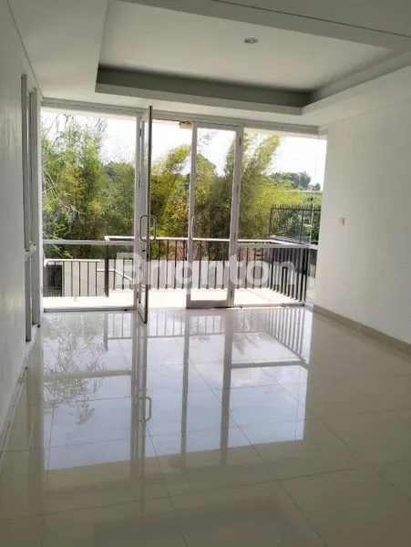 image RUMAH MEWAH DI JUAL DI BUKIT ALAYA SAMARINDA (3)