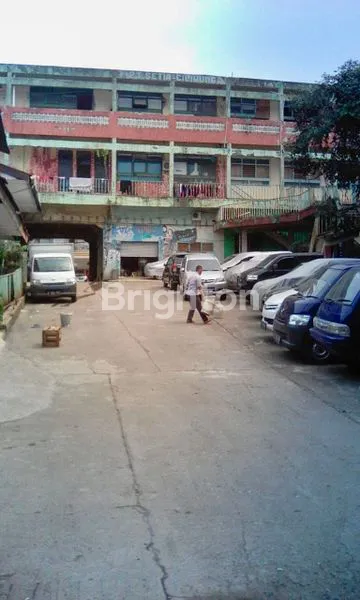GEDUNG DAN TANAH LUAS 1,6 HEKTAR KAWASAN BUKIT DURI, JAKARTA SELATAN. 5 MENIT KE STASIUN TEBET