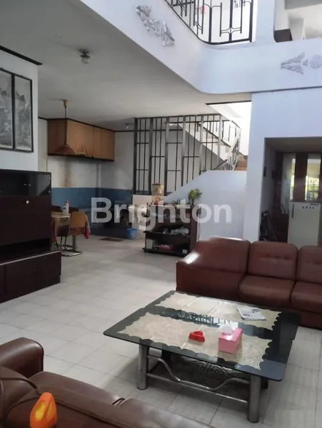 image RUMAH FULL FURNISHED DI JL FATAHILAH KOTA JEMBER (4)