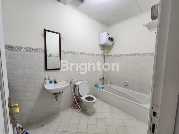 image RUMAH SIAP HUNI HANYA SELANGKAH KE GWALK CITRALAND UTAMA TAMAN GAPURA, LOKASI BAGUS DI JALAN UTAMA CLUSTER TAMAN GAPURA, ROW JALAN 3 MOBIL LOS (4)