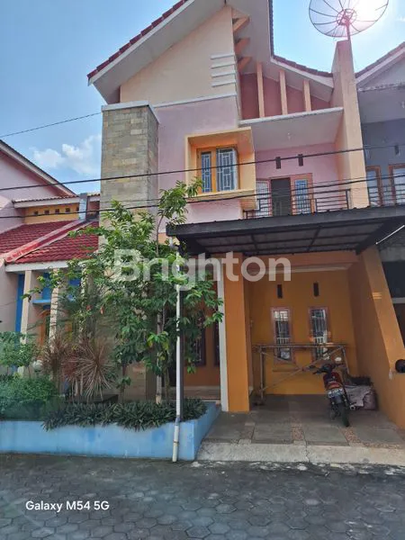 image RUMAH 2 LANTAI BARU RENOV SIAP HUNI DAN TERAWAT DI SOLO BARU  (1)