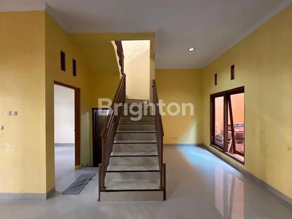 image RUMAH 2 LANTAI BARU RENOV SIAP HUNI DAN TERAWAT DI SOLO BARU  (3)