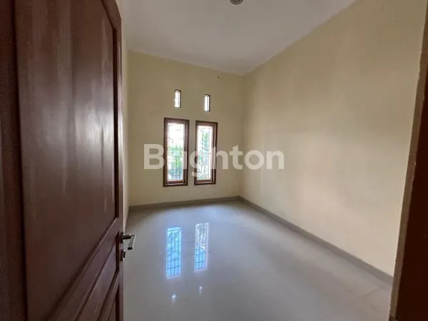 image RUMAH 2 LANTAI BARU RENOV SIAP HUNI DAN TERAWAT DI SOLO BARU  (4)