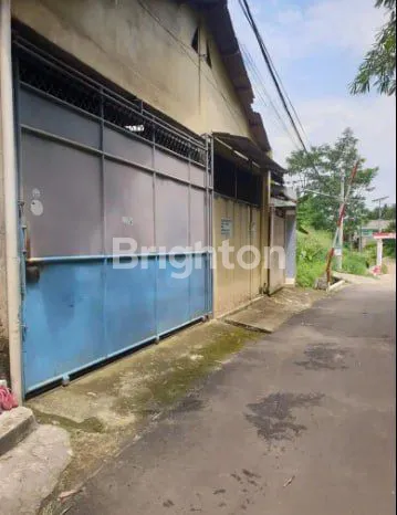 image RUMAH 3 LANTAI ADA KOLAM RENANG DAN HALAMAN YANG LUAS DI CILENDEK BARAT BOGOR (7)