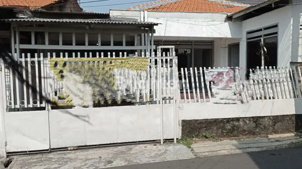 RUMAH DI LOKASI SANGAT STRATEGIS