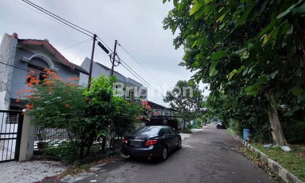 image RUMAH DI LOKASI STRATEGIS DEPAN TAMAN DENGAN UDARA YANG SEGAR, NYAMAN DAN AKSES MUDAH (8)